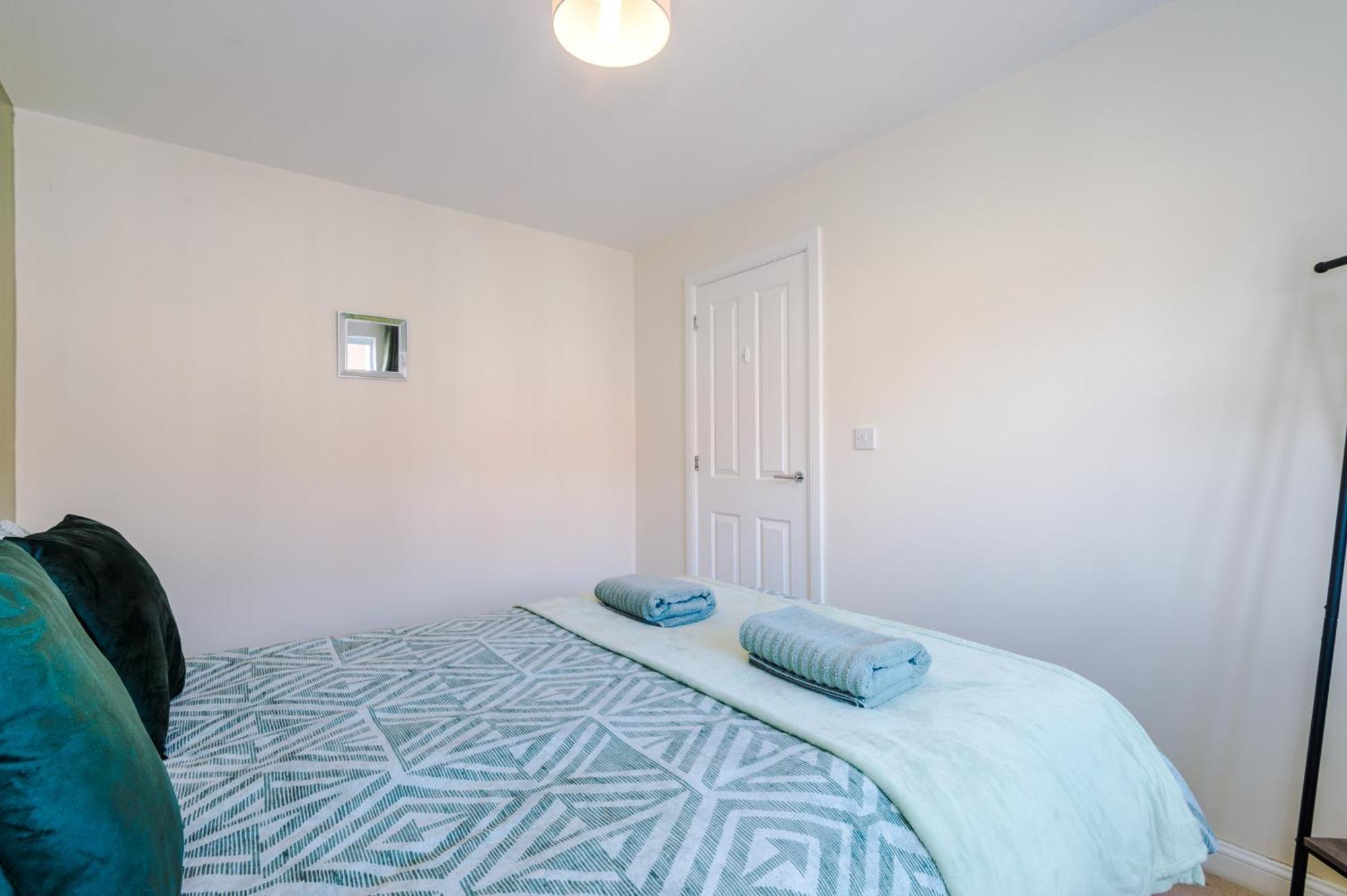 Вилла Modern Semi Detached In A Quiet Location, Driveway Parking Ewloe Экстерьер фото