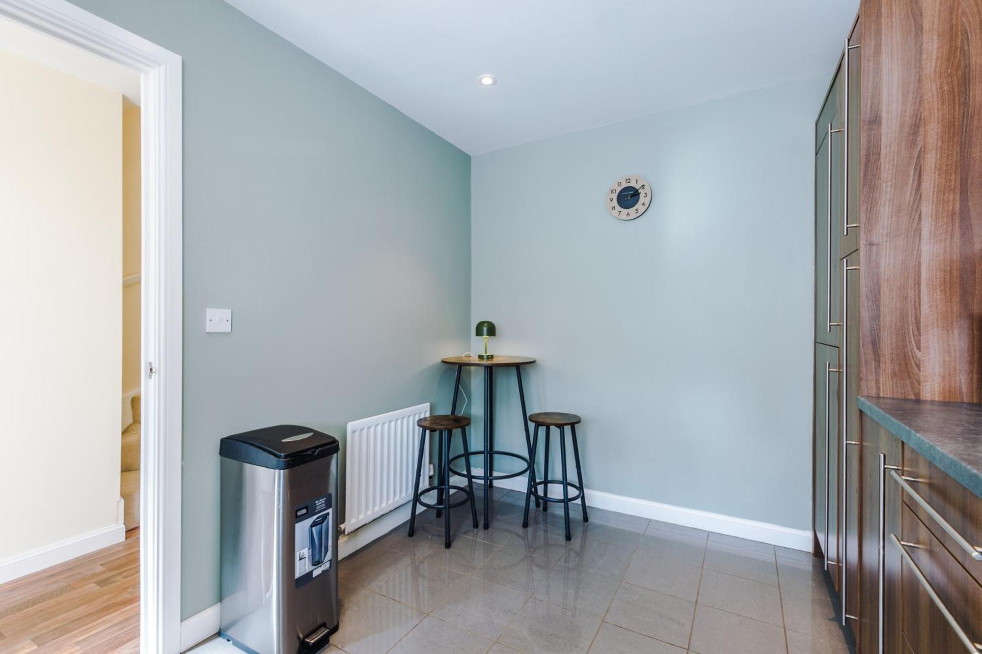 Вилла Modern Semi Detached In A Quiet Location, Driveway Parking Ewloe Экстерьер фото