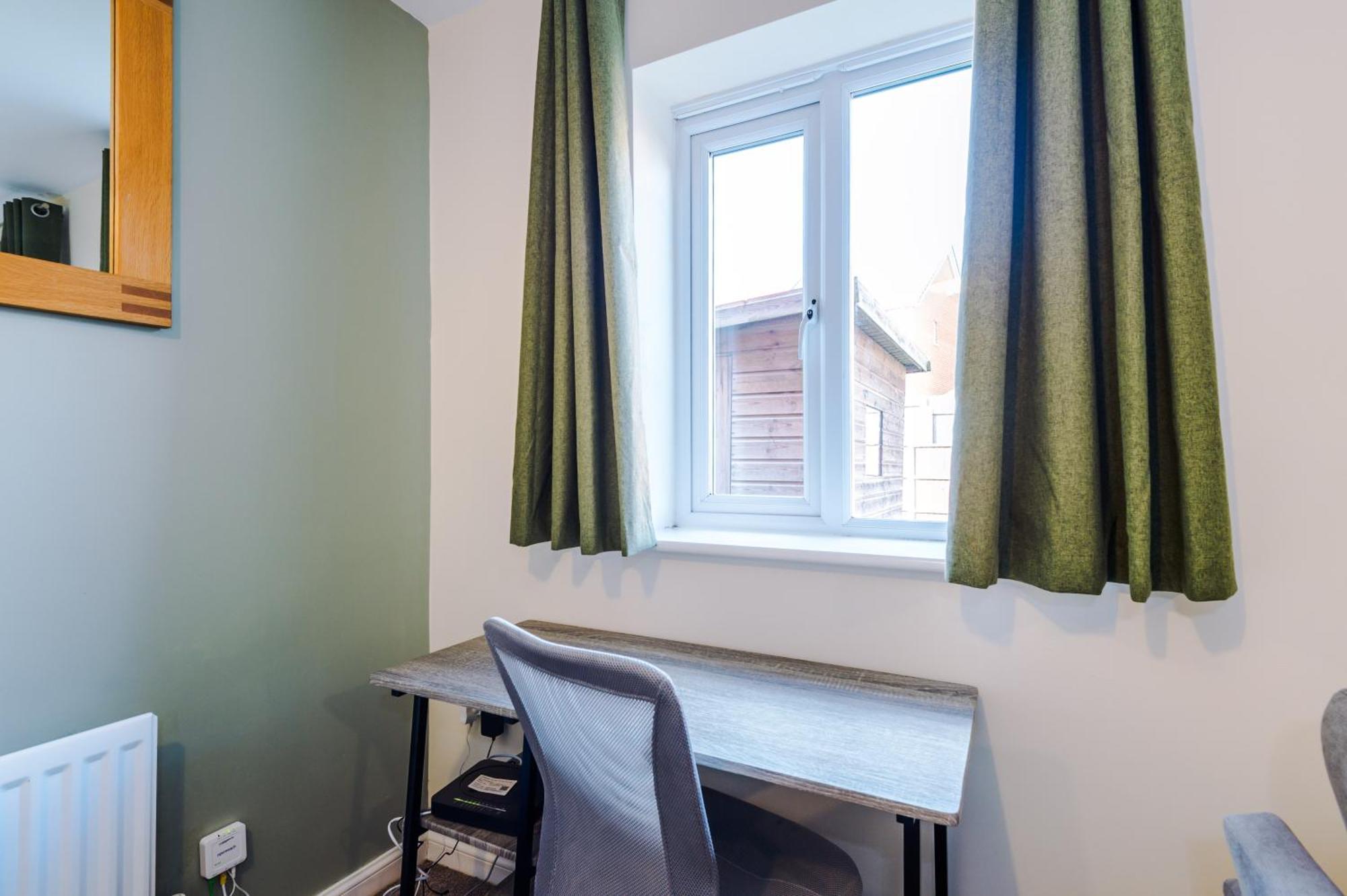 Вилла Modern Semi Detached In A Quiet Location, Driveway Parking Ewloe Экстерьер фото